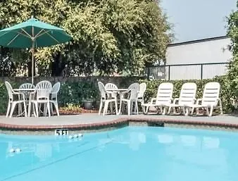 Days By Wyndham South Worth Hotel