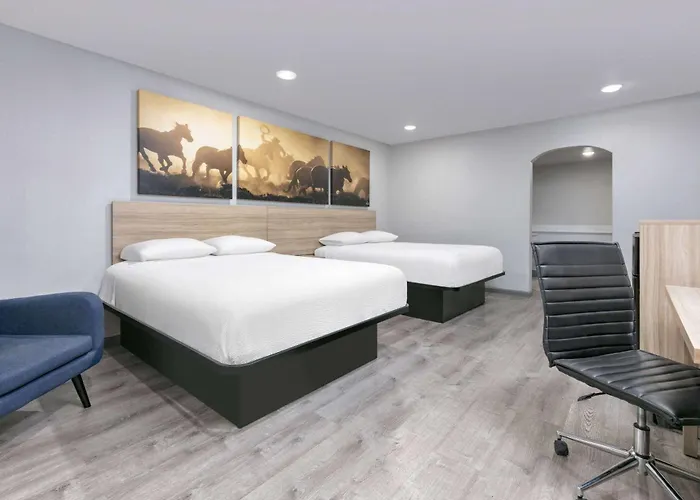 Days By Wyndham South Worth Hotel