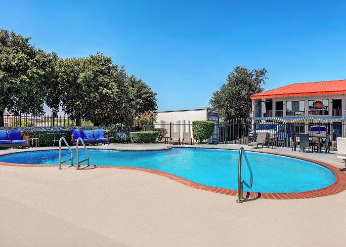 Hotel Days By Wyndham South Worth Fort Worth