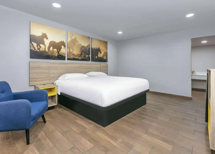 Hotel Days By Wyndham South Worth Fort Worth