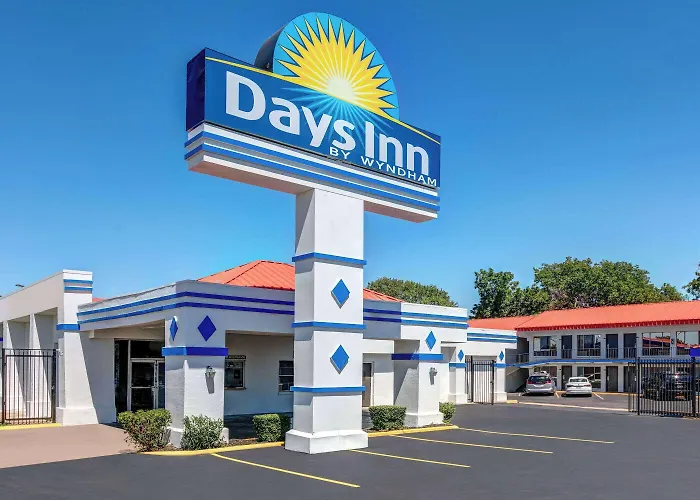 Days By Wyndham South Worth Hotel