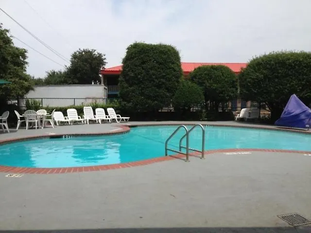Days By Wyndham South Worth 2*